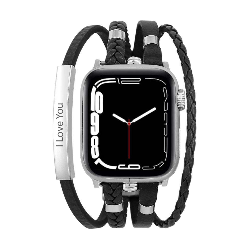 Bracelet multi-rangs noir en simili cuir tressé avec plaque métallique argentée personnalisable pour Apple Watch.
