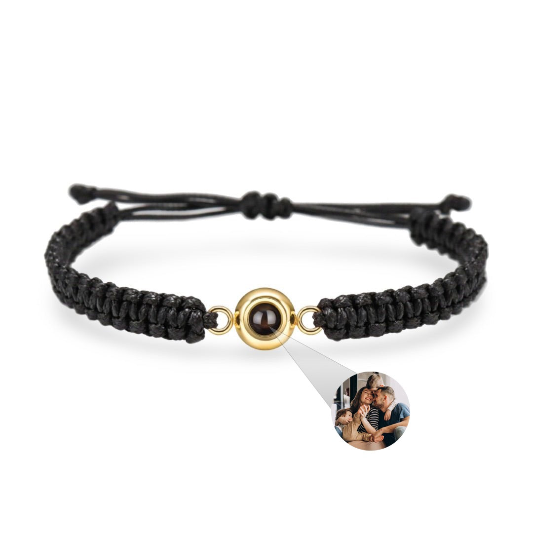 Bracelet corde noire tressée avec médaille photo en titane noir et or rosé réglable.