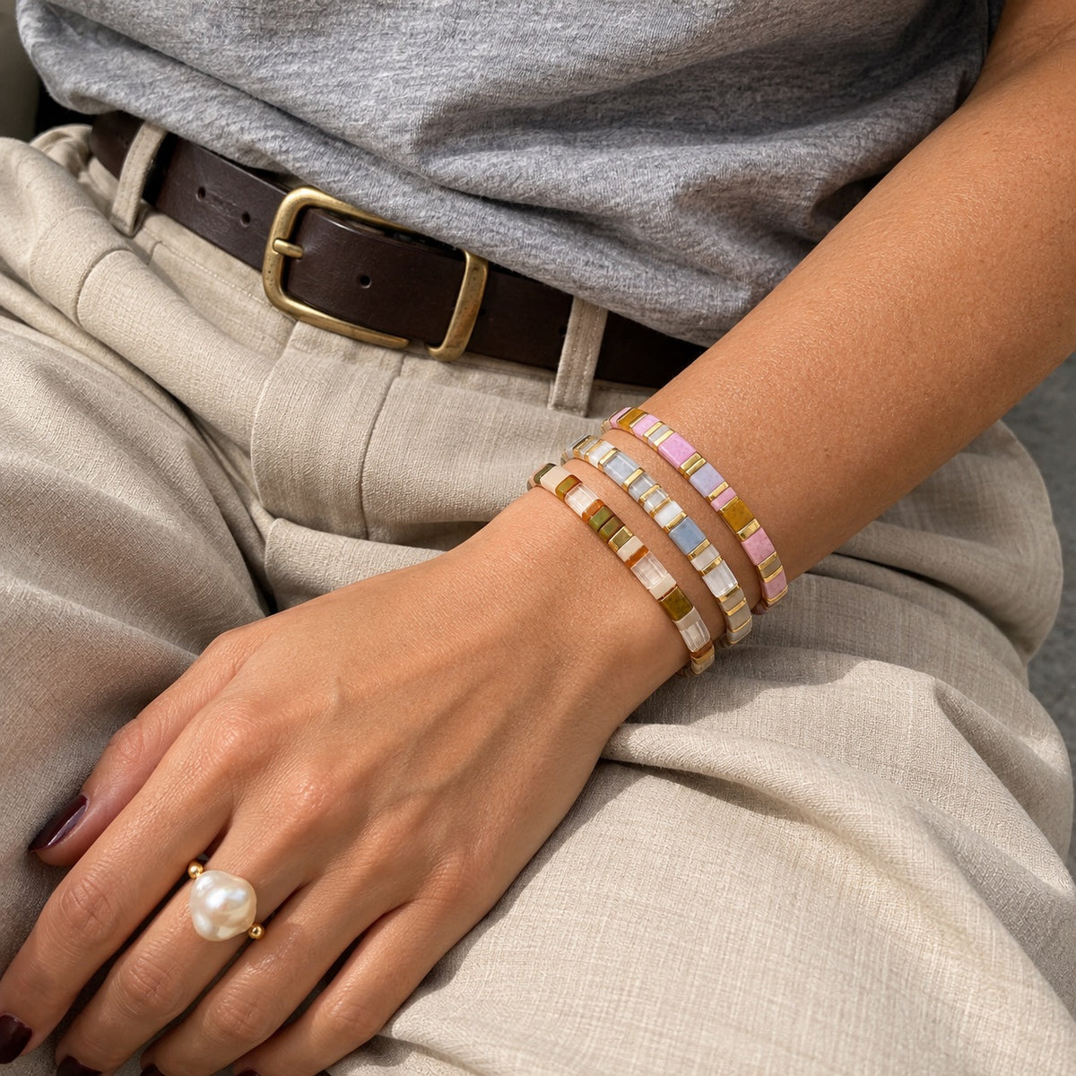 Trio de bracelets élastiques en perles Tila, nuances minérales et détails dorés, modèle Itaya