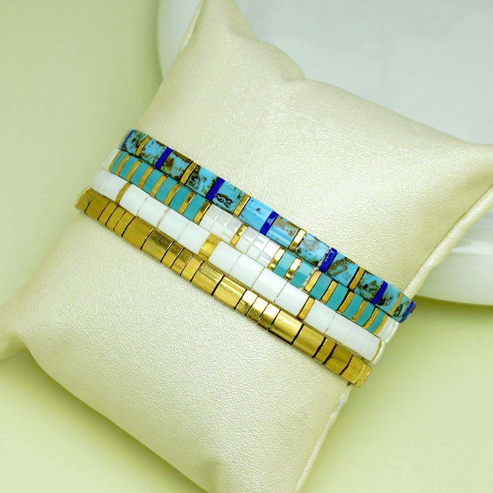Ensemble de bracelets élastiques en perles du Japon Tila, turquoise lumineux, blanc éclatant, détails dorés, modèle Elika