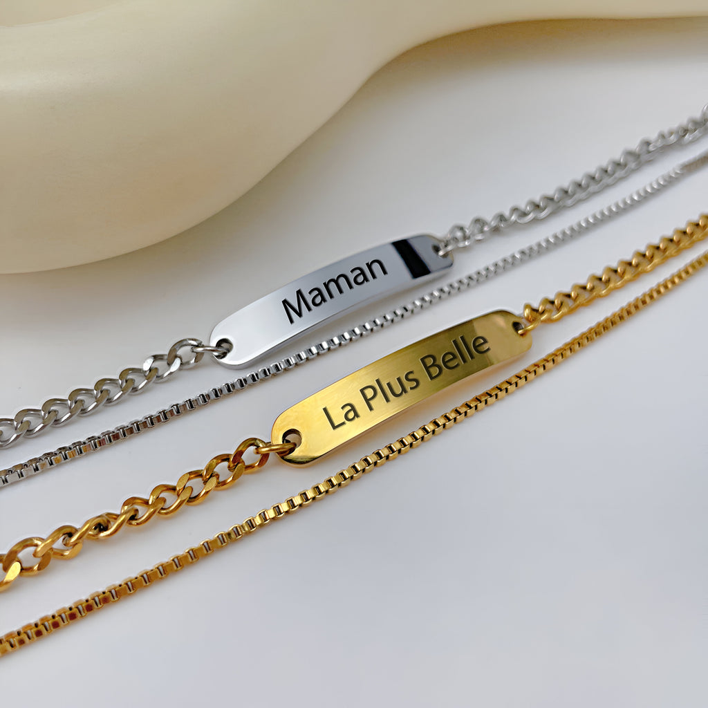 Bracelet gourmette ajustable en acier inoxydable, modèle Lilou, argent avec plaque gravée "Maman" et or avec plaque gravée.