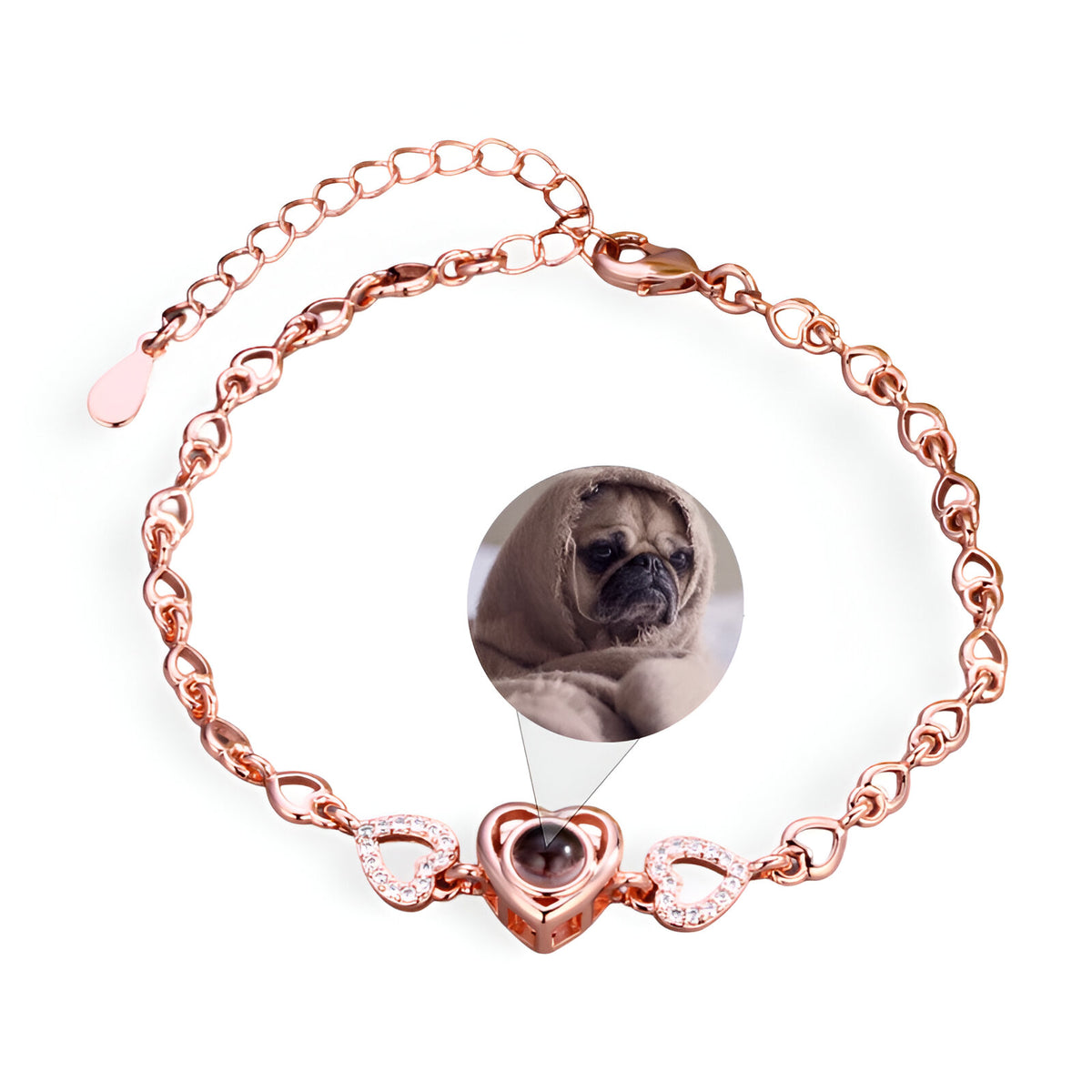 Bracelet en argent sterling rose avec motif cœur central personnalisable et deux petits cœurs sertis de pierres claires.