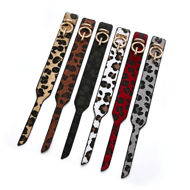 Bracelets femmes à boucle en cuir avec motif léopard, couleurs beige, café, noir, blanc, rouge et gris.