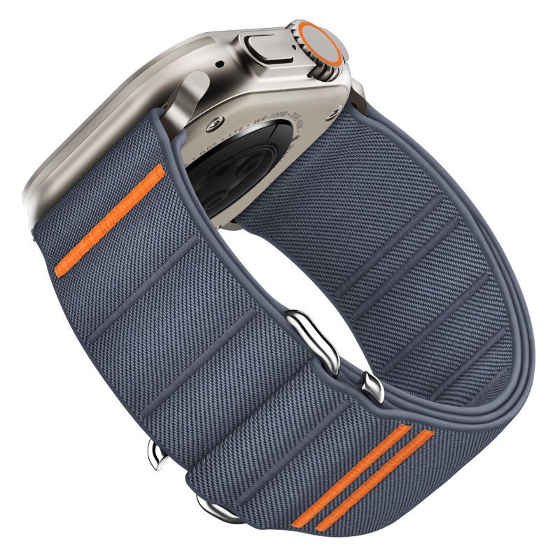 Bracelet nylon gris bleuté avec boucles métalliques et lignes orange pour Apple Watch.