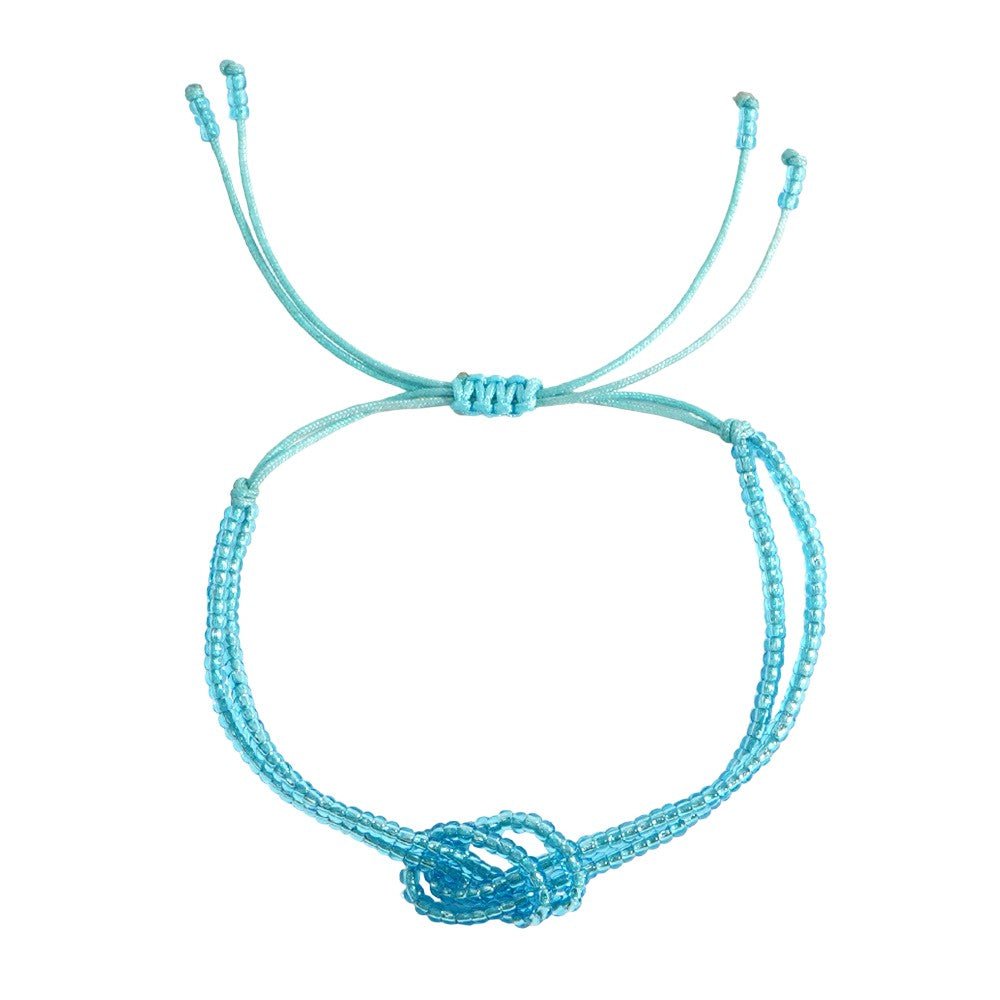 Bracelet bleu clair en perles miyuki fines avec nœud central ajustable en cordon coulissant.