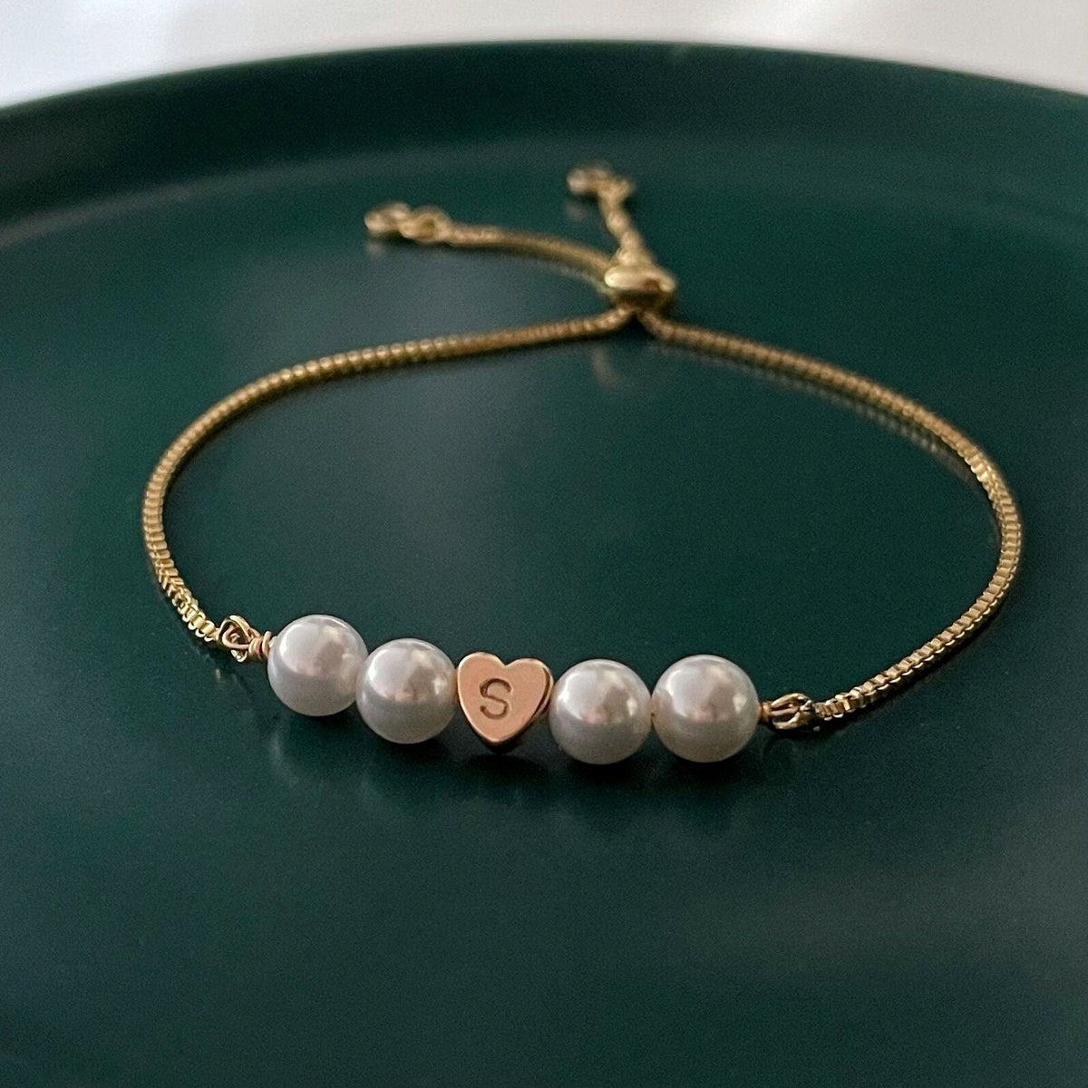 Bracelet ajustable en acier inoxydable, perles synthétiques, cœur personnalisable à graver, modèle Exposita