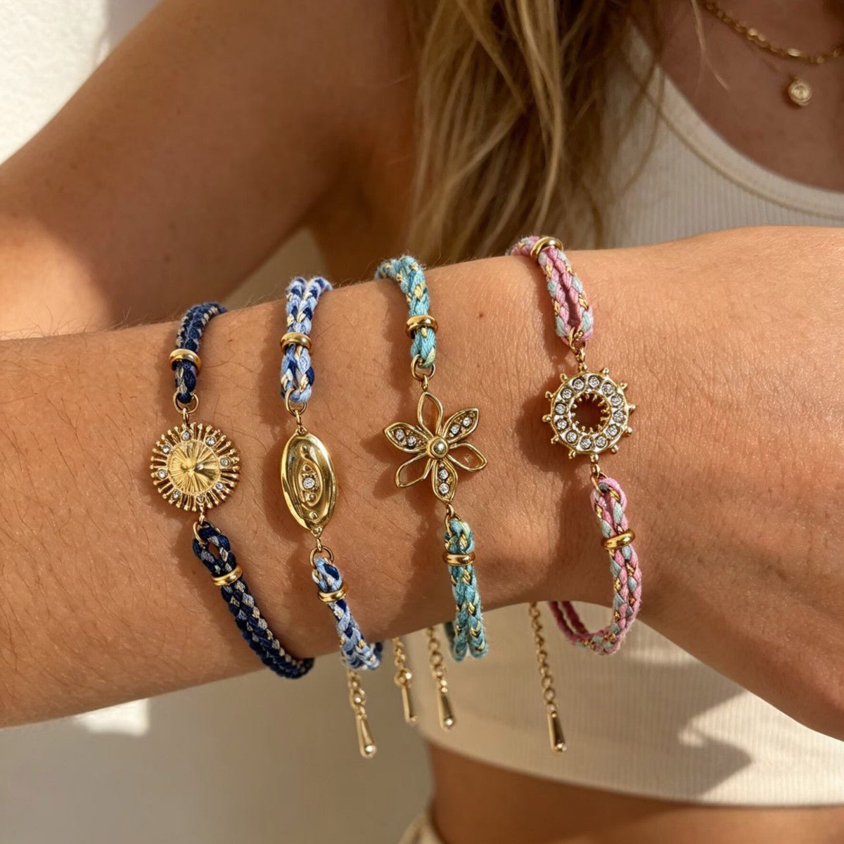Bracelet Ajustable en Nylon Tressé, Pendentif Doré Scintillant, Acier Inoxydable et Zirconium, Bijou Élégant pour Femme, modèle Alira