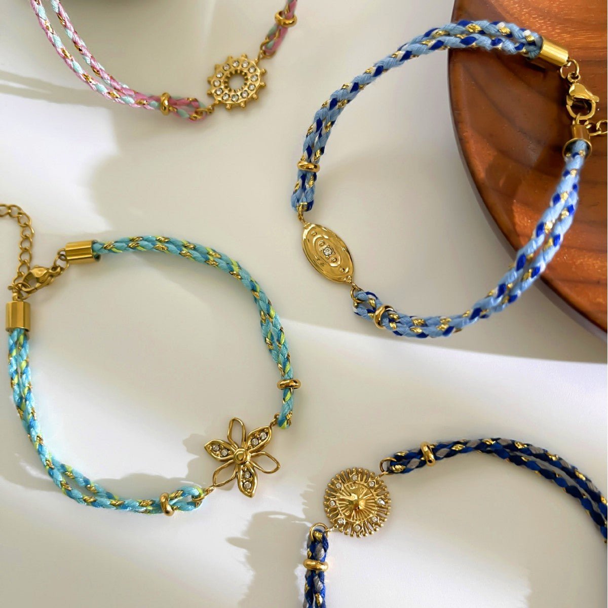 Bracelet Ajustable en Nylon Tressé, Pendentif Doré Scintillant, Acier Inoxydable et Zirconium, Bijou Élégant pour Femme, modèle Alira