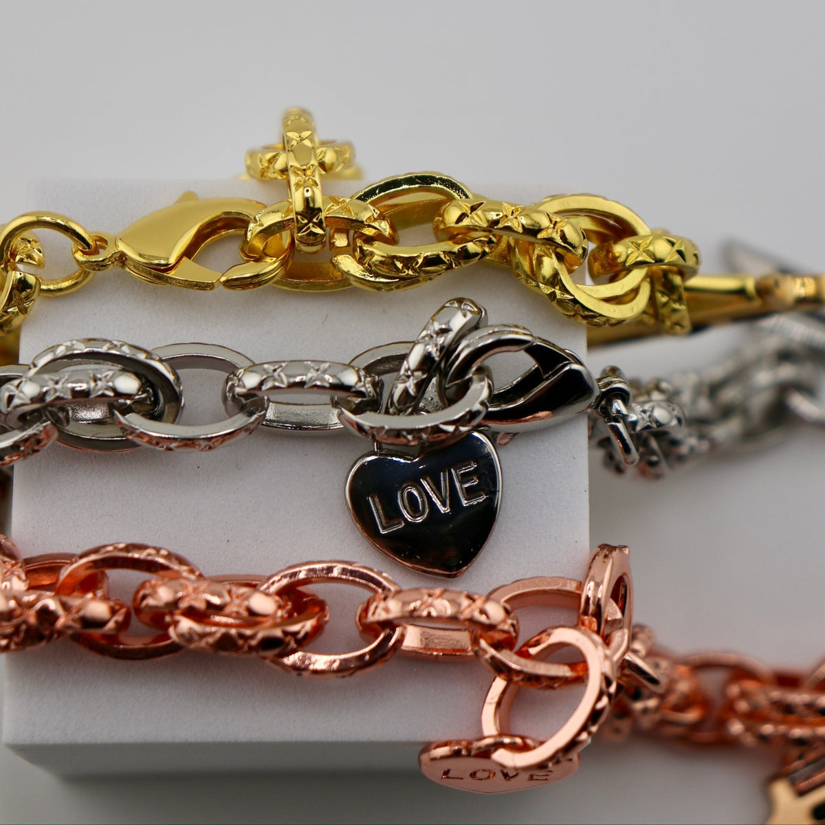 Bracciale Apple Watch, con catena e cuore, da donna, modello Donatia
