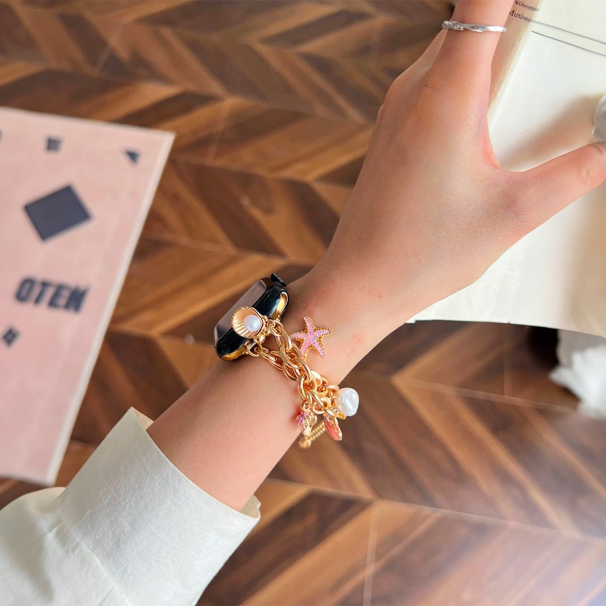 Bracelet Apple Watch, aux charms marin, or ou argent, été printemps, modèle Marina - La Boutique du Bracelet