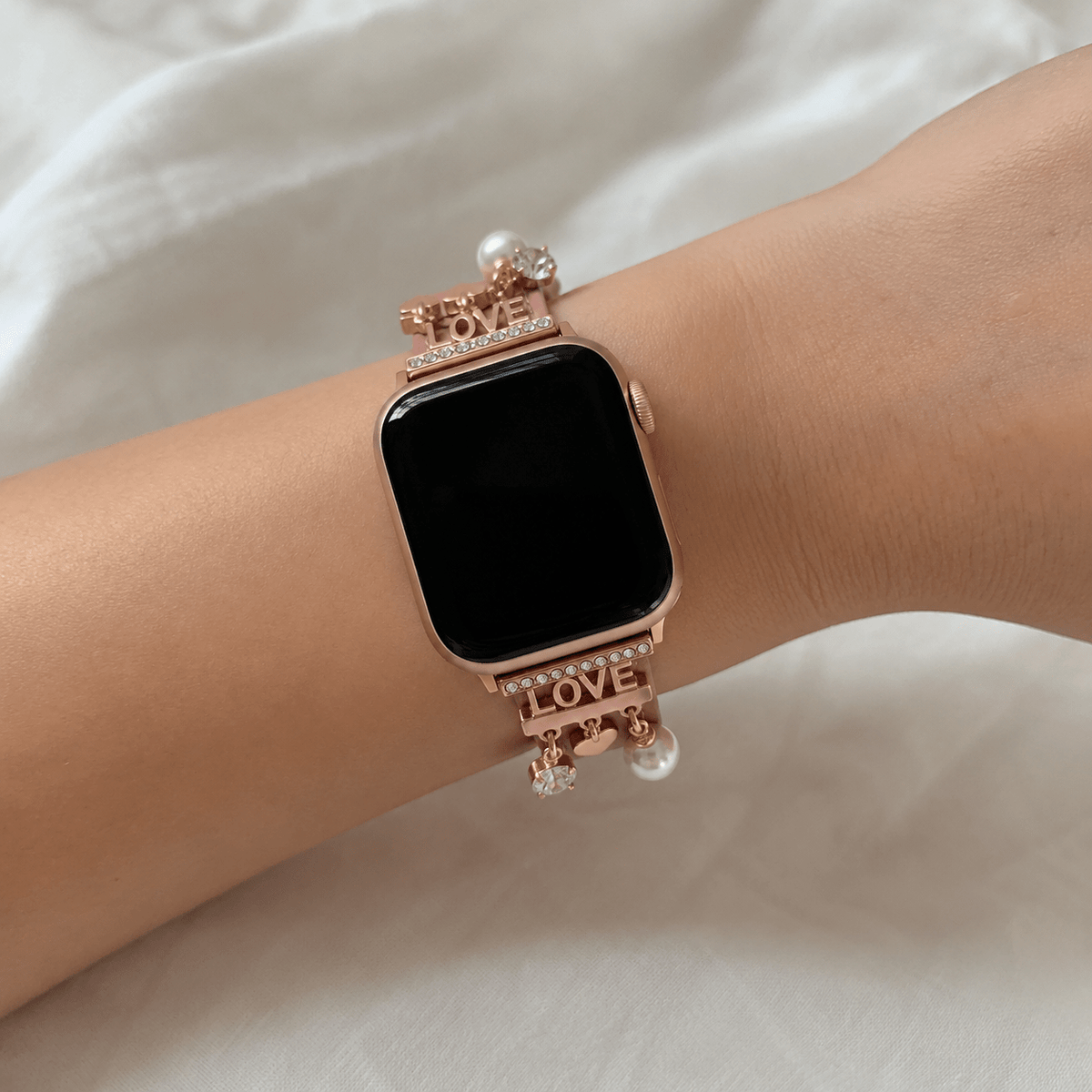Κομψό βραχιόλι Apple Watch με λαμπερά γούρια για λαμπερή εμφάνιση, αγάπη και καρδιές, μοντέλο Erdia