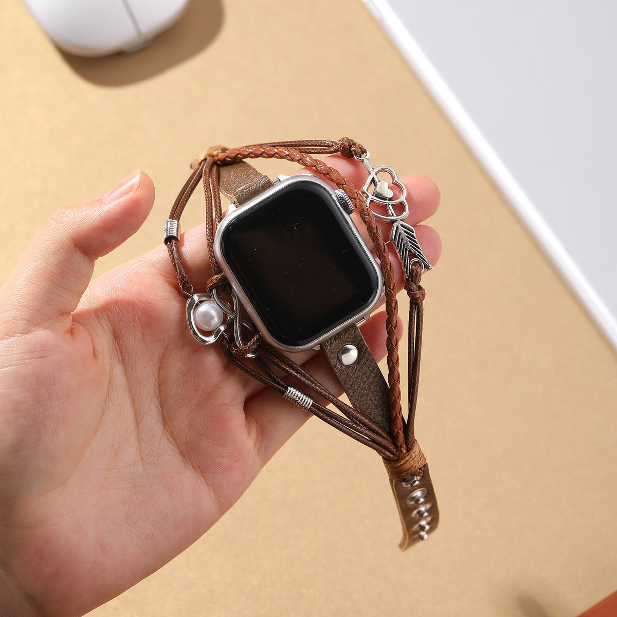 Apple Watch læderarmbånd til kvinder, uendeligt hjerte og sølvfarvet pil, flettet læderurrem med flere rækker, model Wendie