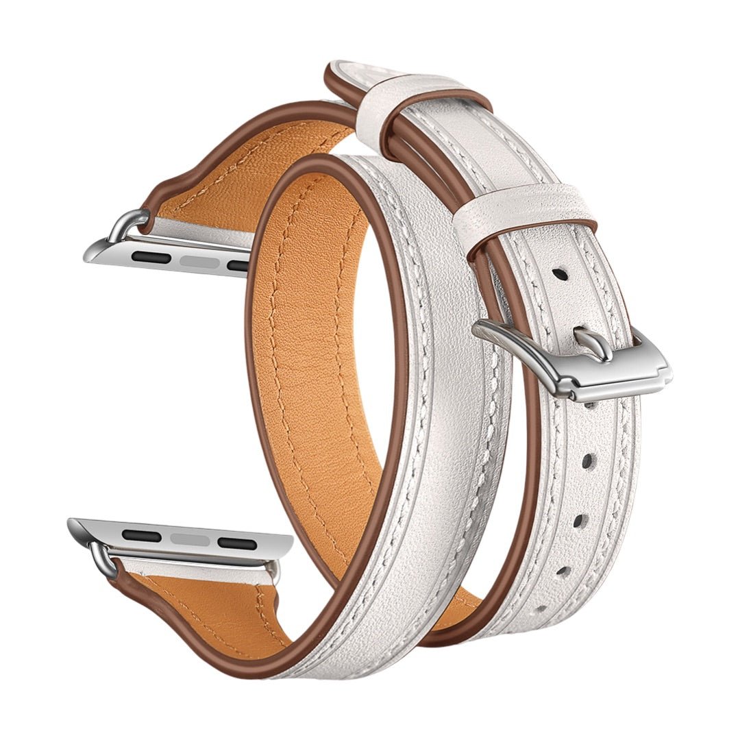 Bracelet double tour pour Apple Watch en cuir pleine fleur blanc cassé avec boucle argentée et coutures apparentes.