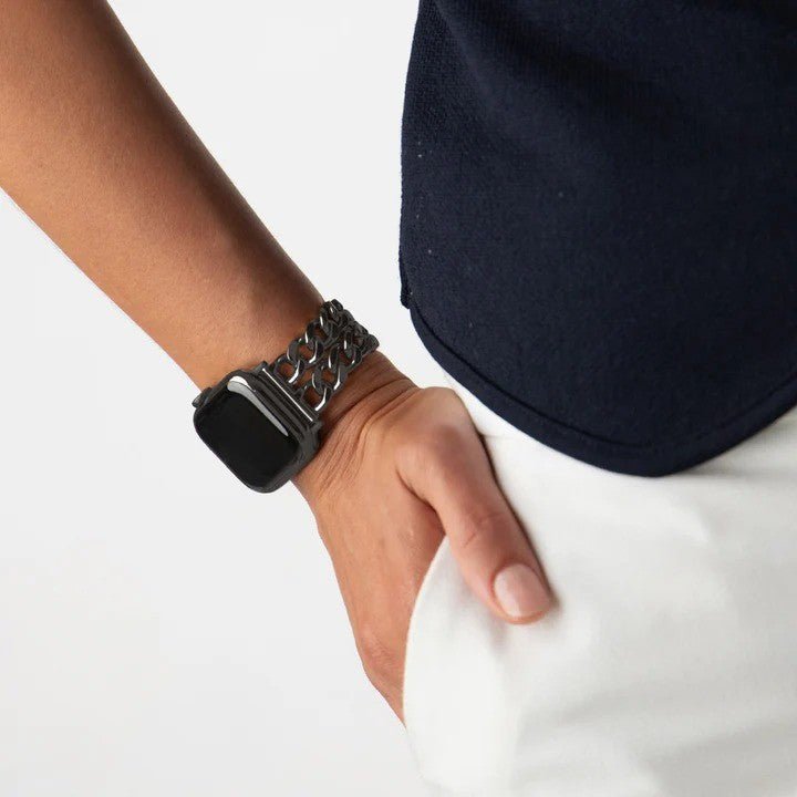 Bracelet Apple Watch en acier inoxydable à double maille gourmette argentée, style moderne avec fermoir sécurisé.