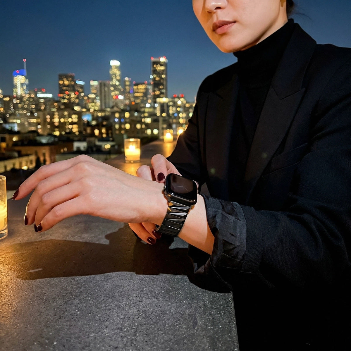 Pulseira para Apple Watch em liga metálica, elos geométricos, acabamento luxuoso, ajustável, para mulher, modelo Gisca
