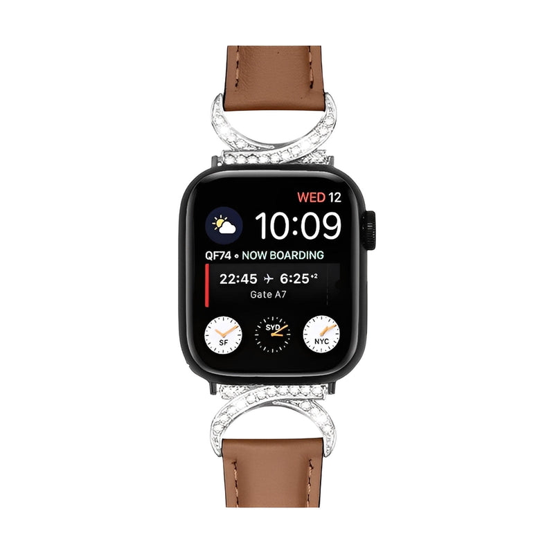 Bracelet Apple Watch en cuir marron avec boucle en C argentée ornée de strass scintillants.