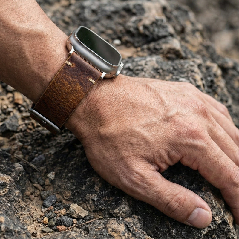 Armband für Apple Watch aus dickem Leder, authentischer Stil, sichtbare Nähte, Verschluss aus Stahl, für Smartwatch, Modell Petrus