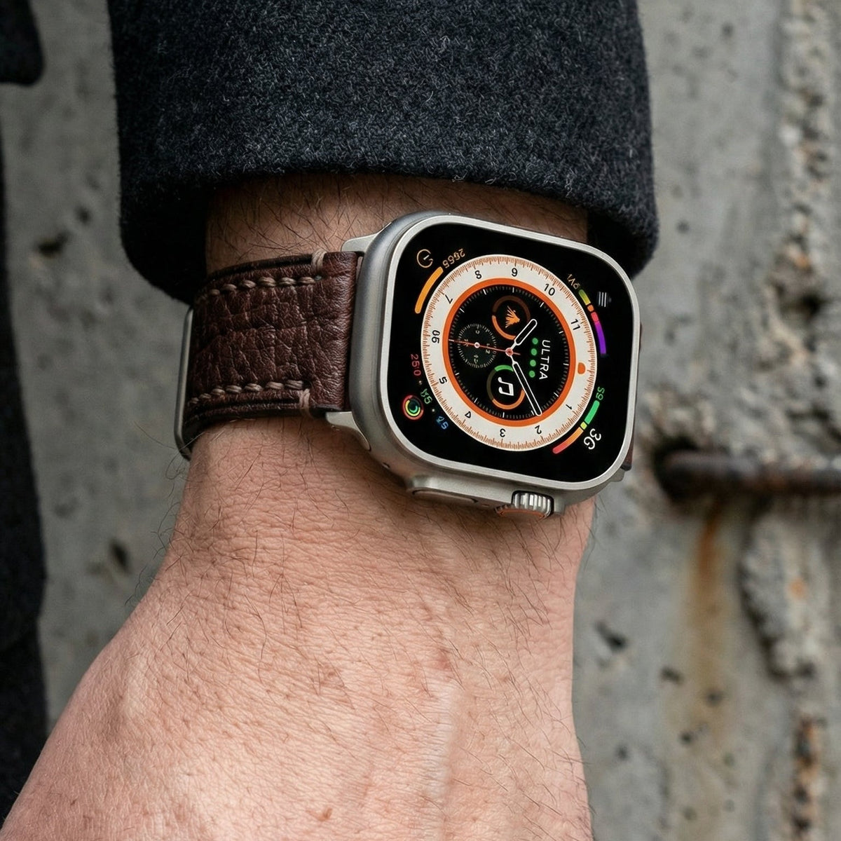 Bracelet Apple Watch en cuir véritable texturé, coutures apparentes, boucle acier inoxydable, modèle Claudio