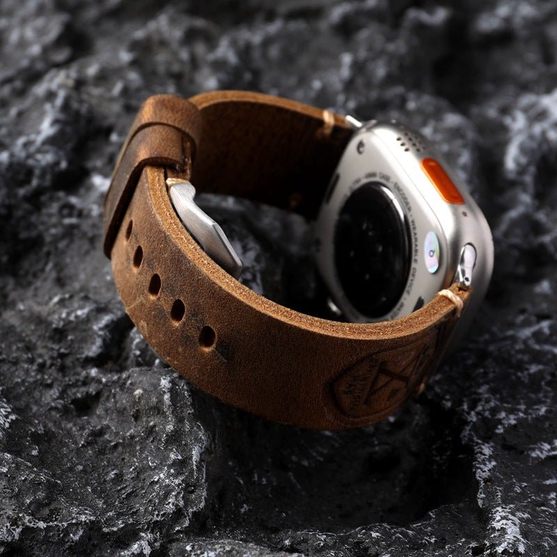 Full-grain leather Apple Watch bracelet, sturdy vintage finish, steel clasp, secure and comfortable fit, Anclède model