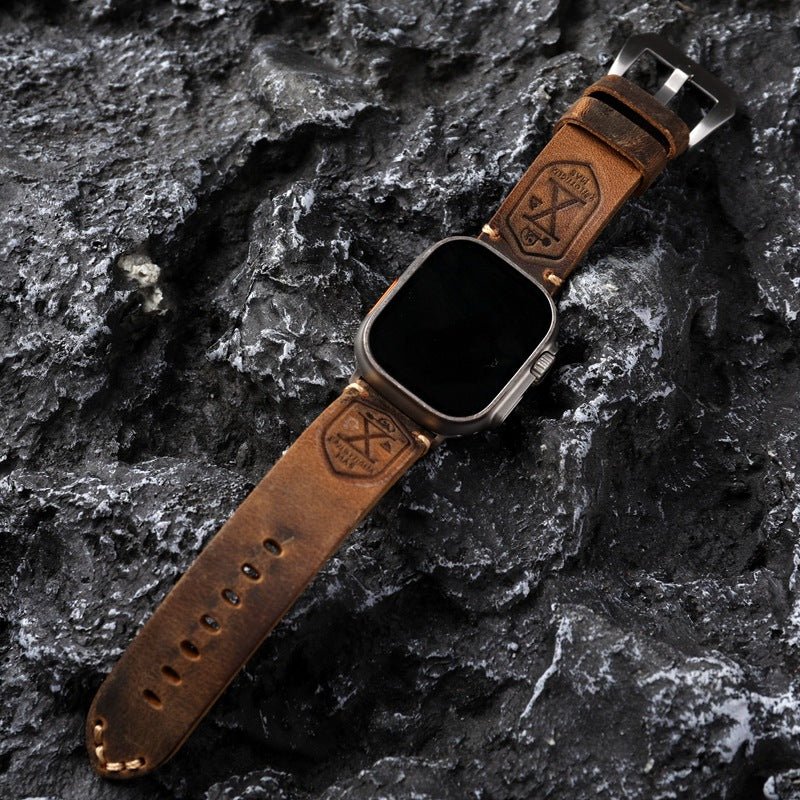 Full-grain leather Apple Watch bracelet, sturdy vintage finish, steel clasp, secure and comfortable fit, Anclède model