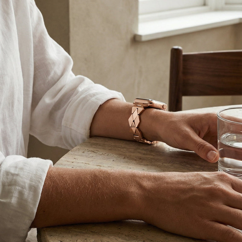 Armband für Apple Watch aus Metall, elegante kantige Glieder, unsichtbarer Sicherheitsverschluss, hochwertige Verarbeitung, Modell Angla