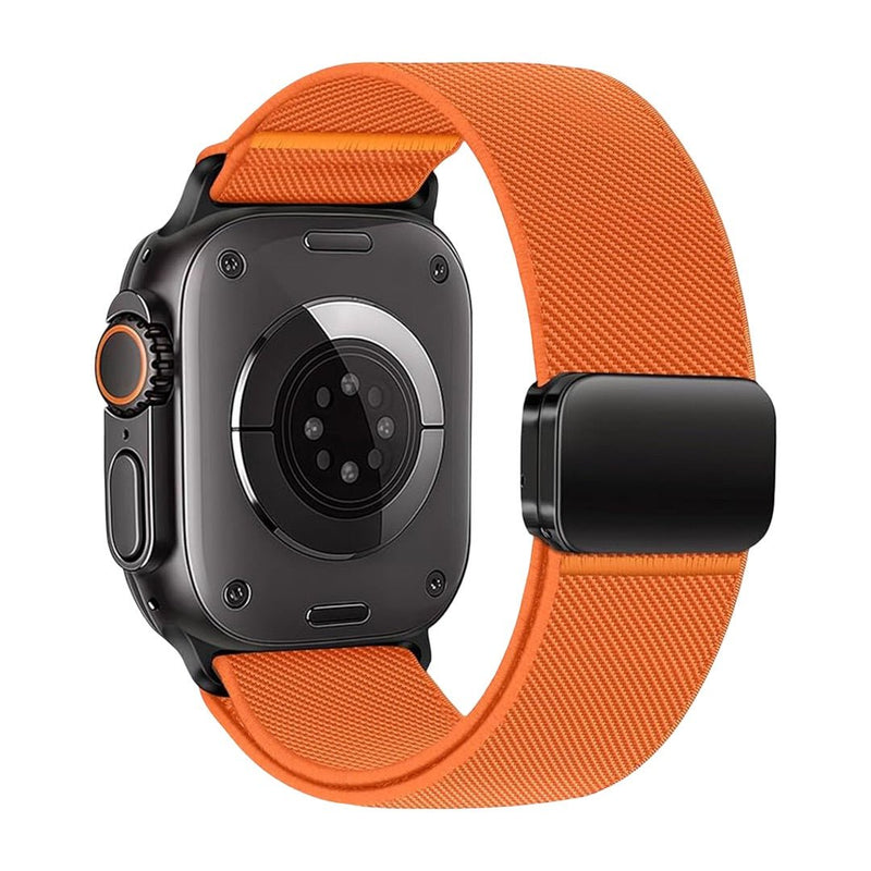 Bracelet Apple Watch en nylon orange vif avec fermeture magnétique noire profilée et design ergonomique.