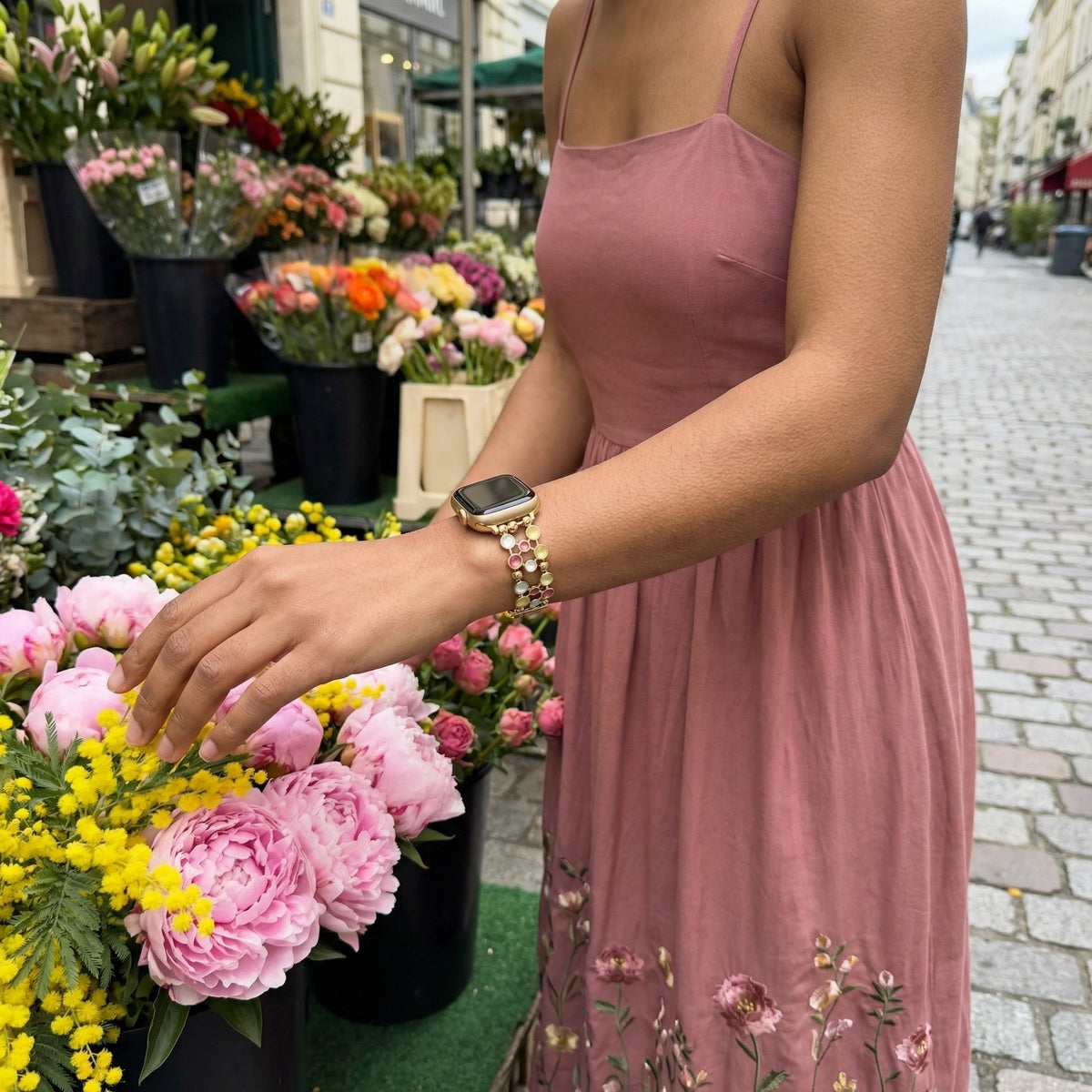 Bracciale per Apple Watch con maglie dorate e cabochon smaltati multicolore, da donna, modello Bestine