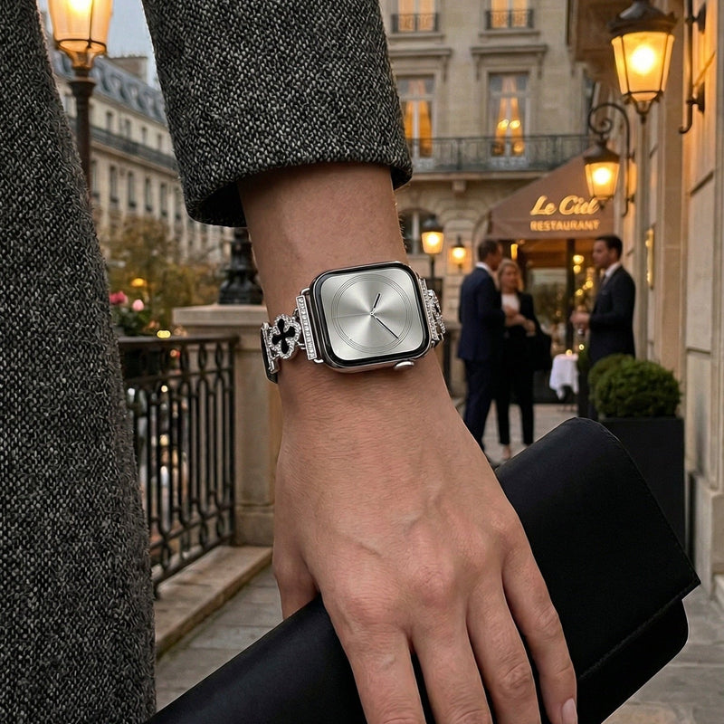 Bracelet Apple Watch femme en simili cuir vernis, motif trèfle pavé de zircon, alliage doré élégant, modèle Circé