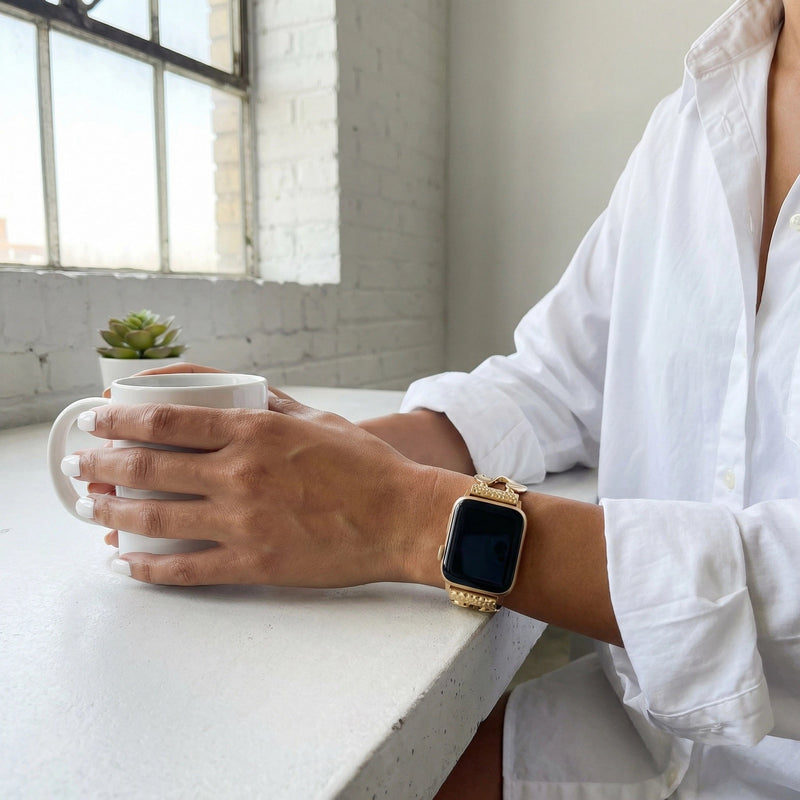 Apple Watch Bracelet for Women, Oval Link Alloy, Comfortable Elastic, Shiny Finish, Elegant Wrist Accessory, Souria Model