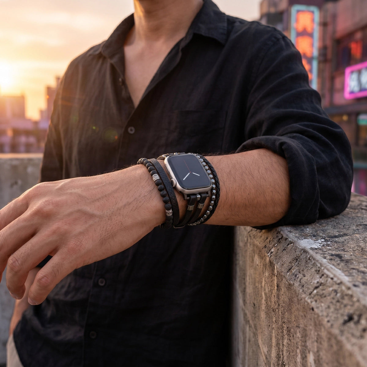 Bracelet Apple Watch homme multi-rangs, cuir véritable et pierre volcanique, fermoir acier inoxydable, style audacieux, modèle Reyo