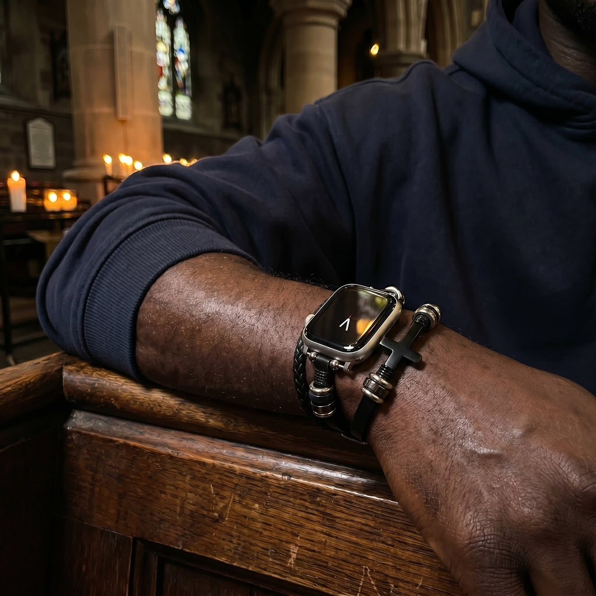 Βραχιόλι Apple Watch ανδρικό, πλεκτό vegan δέρμα, μαύρος χριστιανικός σταυρός, ρυθμιζόμενοι κρίκοι, μοντέρνο θρησκευτικό στυλ, μοντέλο Philémon