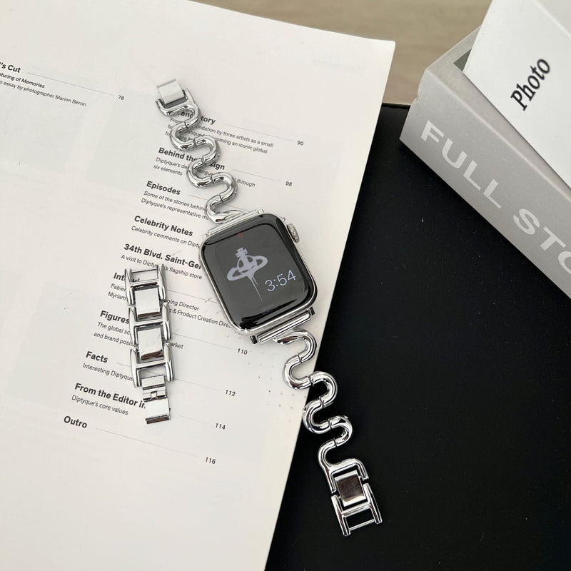 Apple Watch bracelet with wavy metal links, modern S-shaped design, adjustable push-button clasp, Sydia model