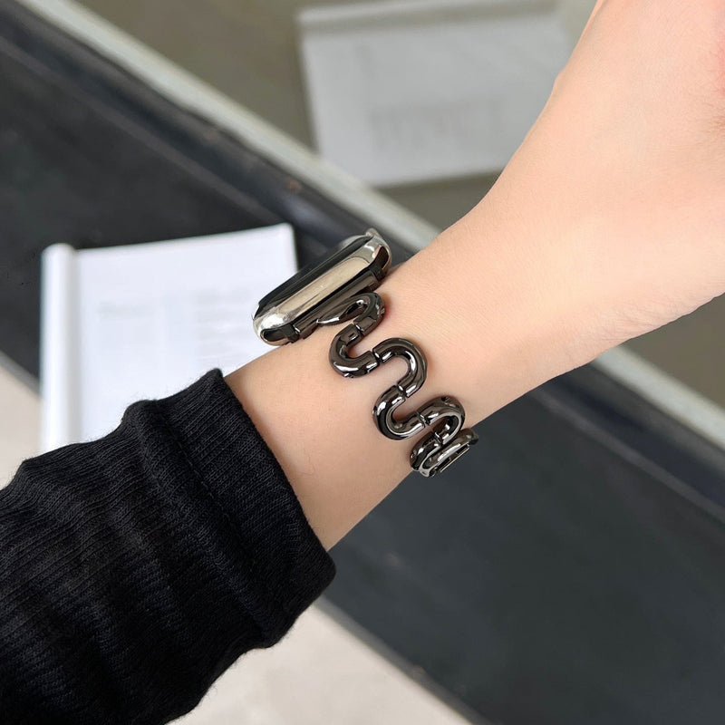 Apple Watch bracelet with wavy metal links, modern S-shaped design, adjustable push-button clasp, Sydia model
