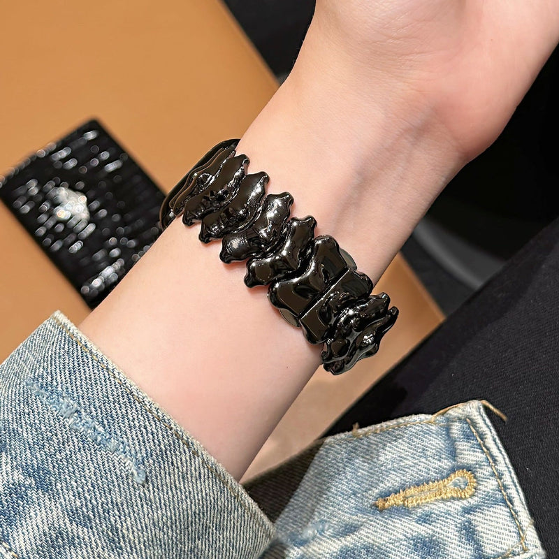 Bracciale per Apple Watch in metallo di alta qualità, maglie spesse con effetto scolpito a dorso di drago, chiusura a farfalla invisibile ed elegante, modello Falkor