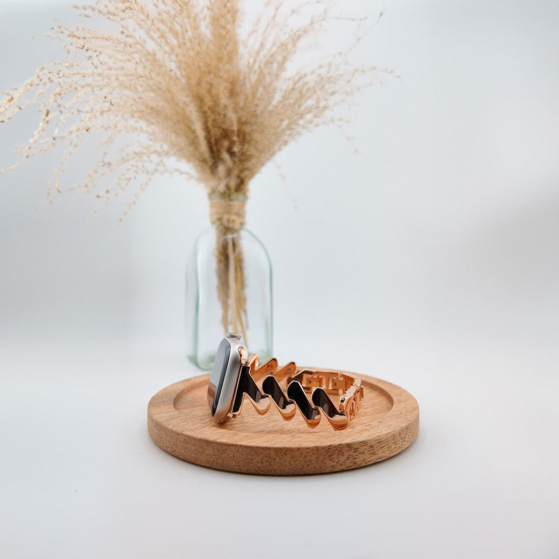 Bracelet spiral moderne en acier rosé pour Apple Watch, design tendance et féminin.