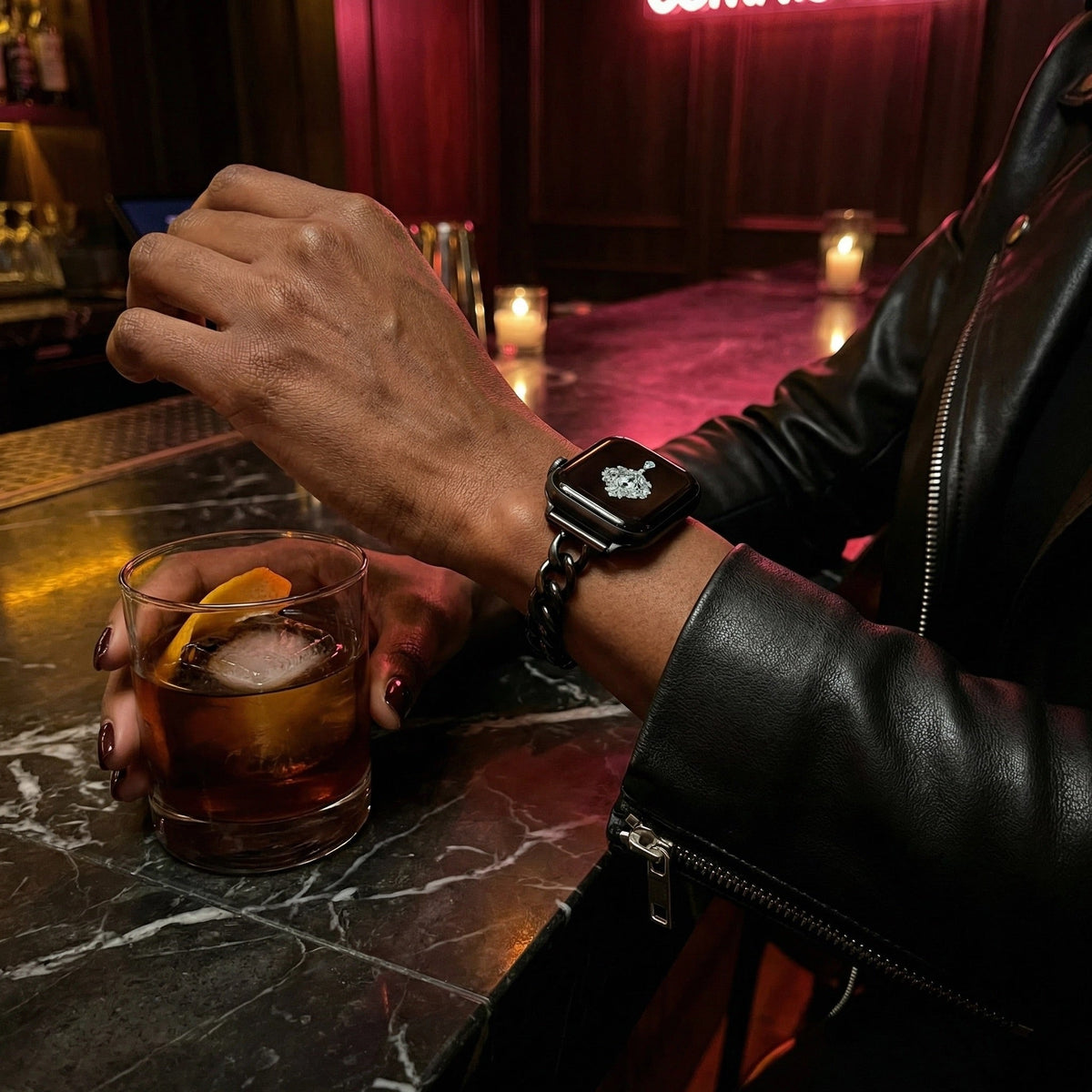 Pulseira para Apple Watch, malha cubana em liga polida, ajustável com fecho de encaixe, para senhora, modelo Kinesse