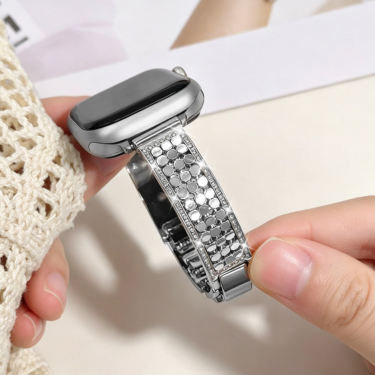 Apple Watch Bracelet for Women, Hexagonal Mesh in Metal Alloy, Shiny Details, Adjustable Clasp, Simia Model