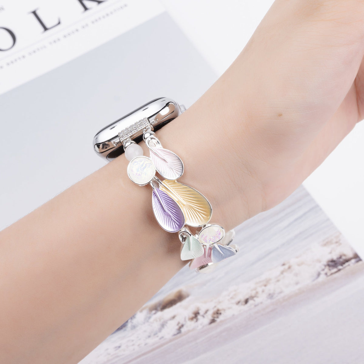 Bracelet Apple Watch, pour femme, plumes harmonieuses, modèle Paonie - La Boutique du Bracelet