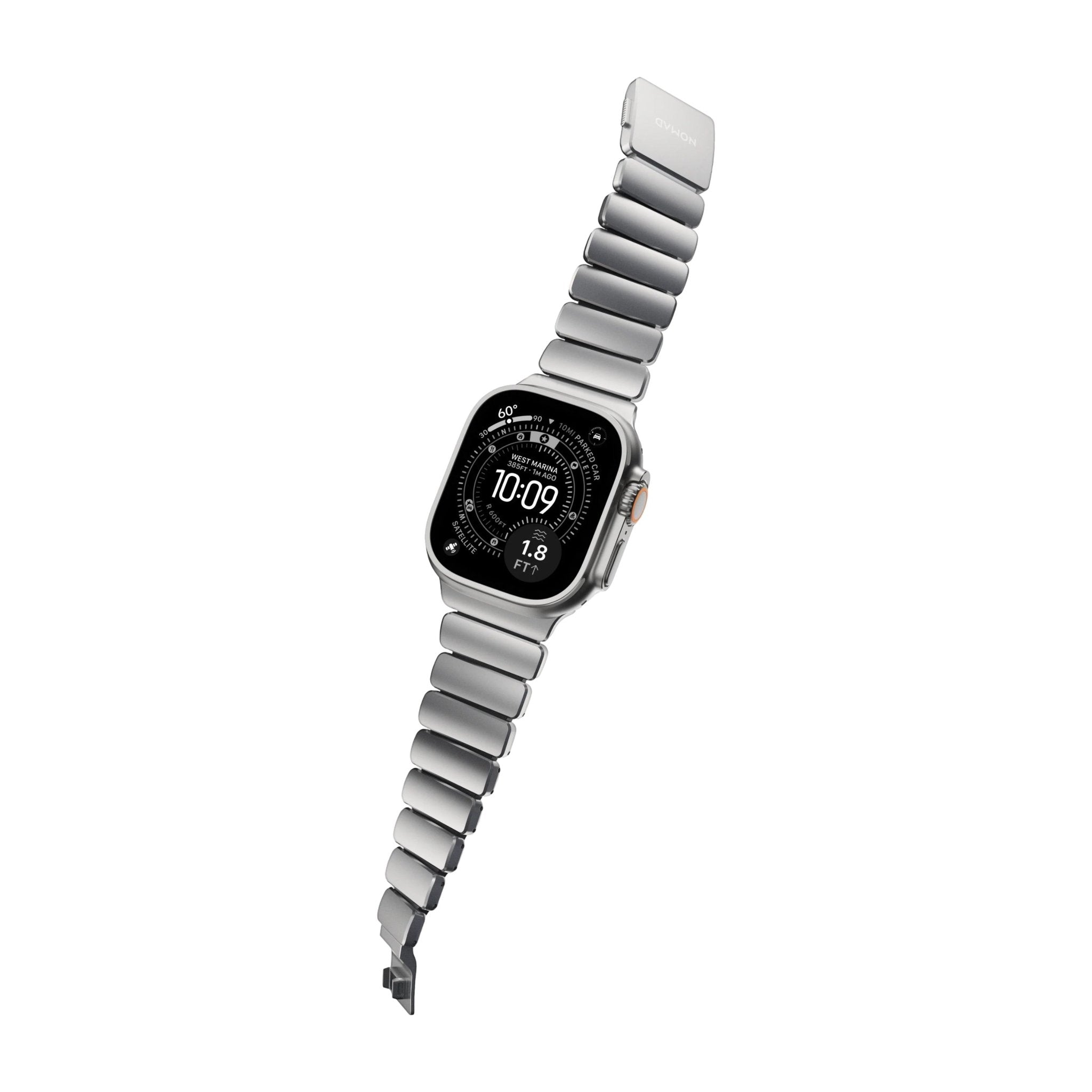 Bracelet Apple Watch ultra en titane Grade 4 argenté, maillons larges et courbés, design moderne et robuste.