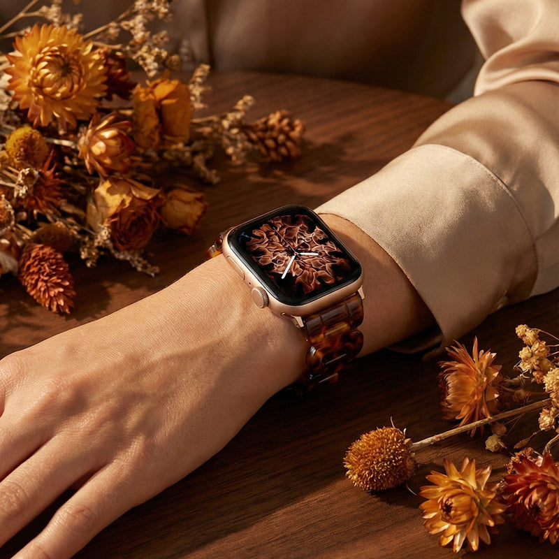 Apple Watch bracelet in tortoiseshell-effect resin, shiny curb chain, steel folding clasp, Wernale model