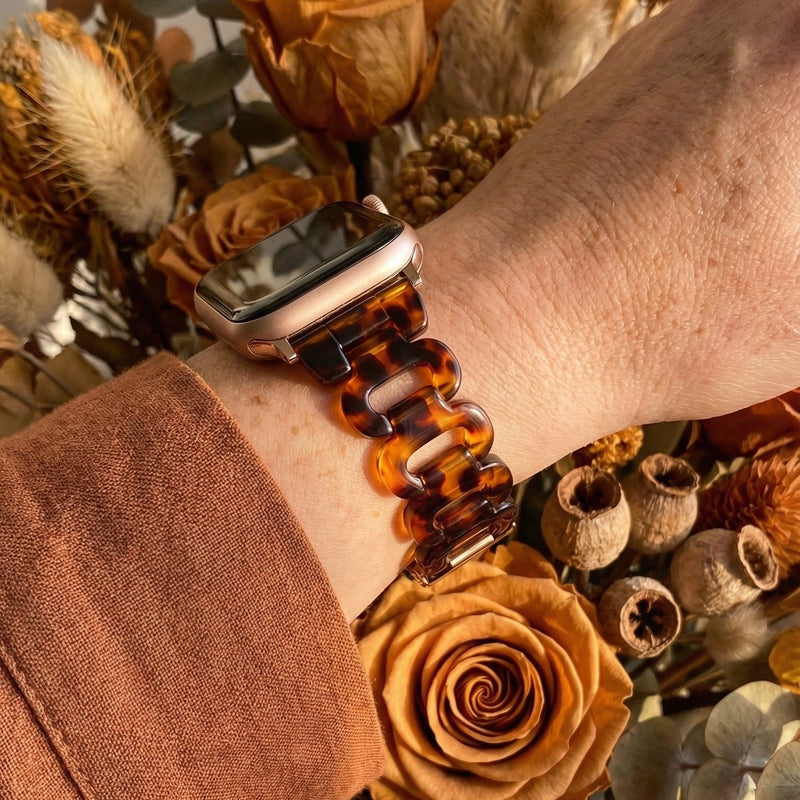 Apple Watch bracelet in tortoiseshell-effect resin, shiny curb chain, steel folding clasp, Wernale model