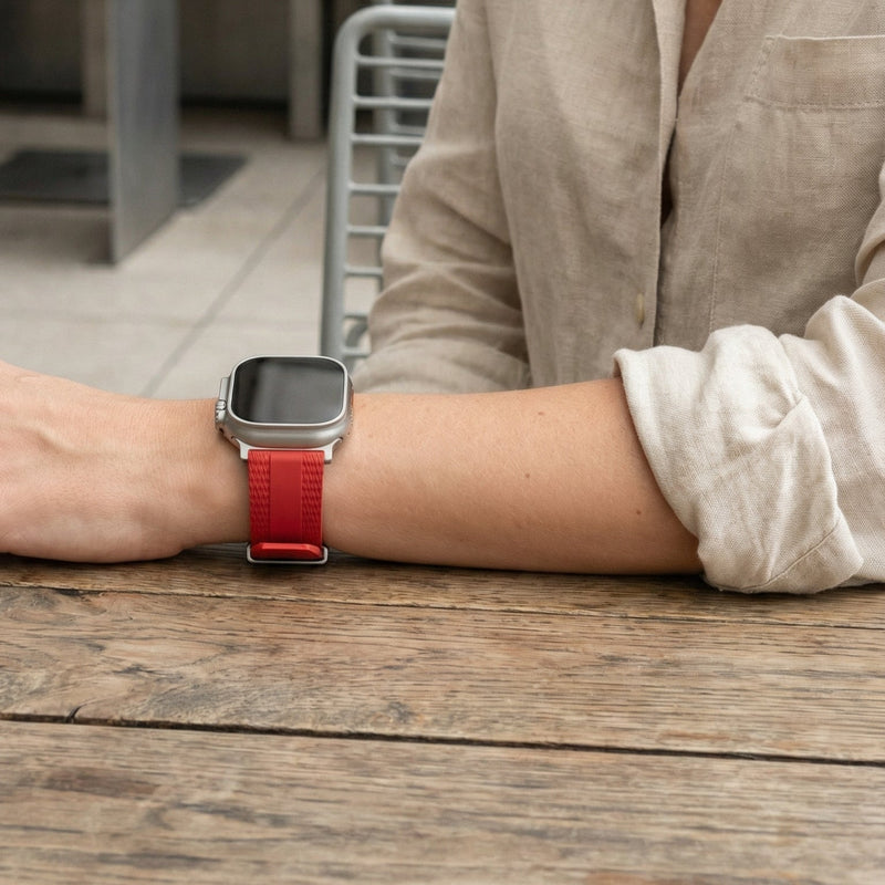 Armbånd til Apple Watch, slidstærkt, tekstureret fluor-gummi, sikker foldelås, moderne og robust stil, model Tékil