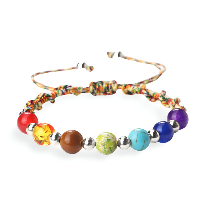 Bracelet aux 7 chakras avec perles colorées en pierres naturelles sur corde multicolore tressée ajustable.