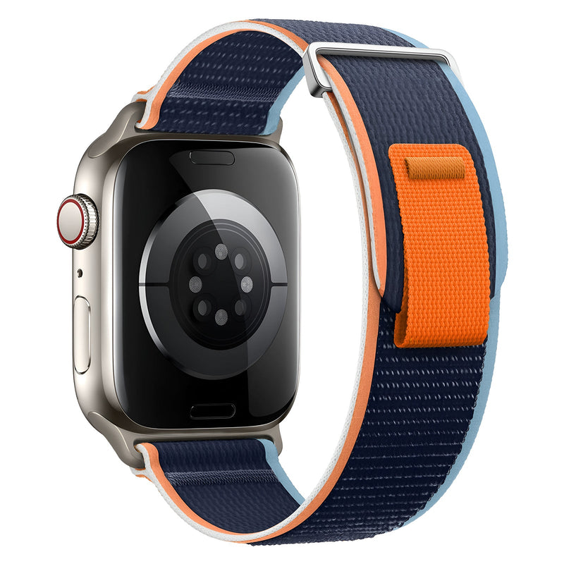 Bracelet Apple Watch en nylon bleu marine avec détail orange et fermeture velcro colorée.
