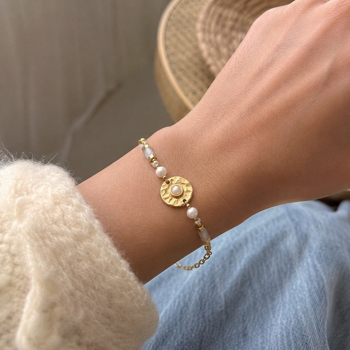 Bracelet chaîne acier inoxydable, médaillon martelé, pierres naturelles, perles délicates, bijou doré ajustable, modèle Anije