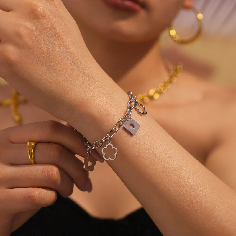 Bracelet chaîne, pendentifs fleurs, doré, en acier inoxydable, pour femme, modèle Elinia - La Boutique du Bracelet