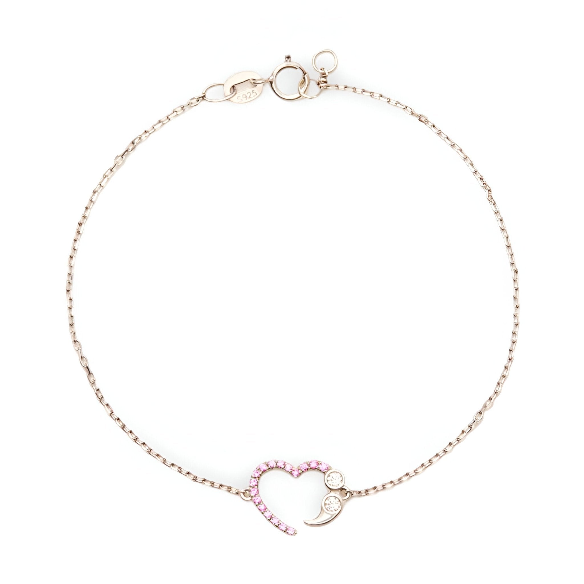 Bracelet fin en argent sterling avec un pendentif cœur rosé orné de cristaux et une petite plume élégante.