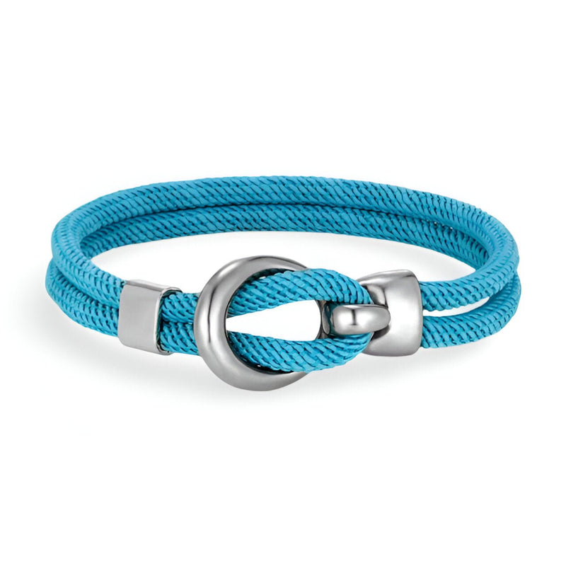 Bracelet cordon bleu électrique double tour avec crochet et boucle en acier inoxydable poli.