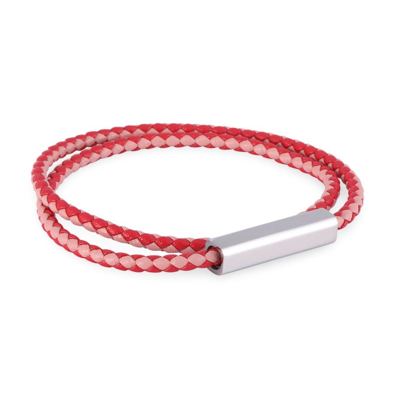 Bracelet cordon en cuir rouge tressé à double tour avec fermoir métallique argenté lisse.