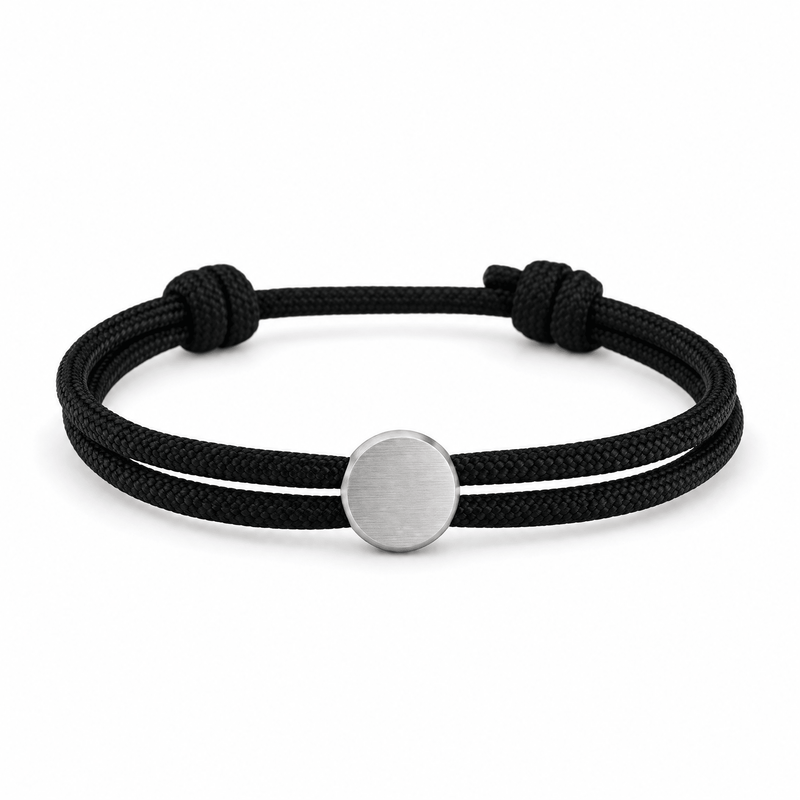 Bracelet Marsin Noir et argent, cordon ajustable et pastille ronde, posé de face sur fond blanc